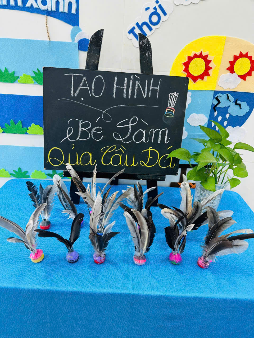Bé tạo hình 
