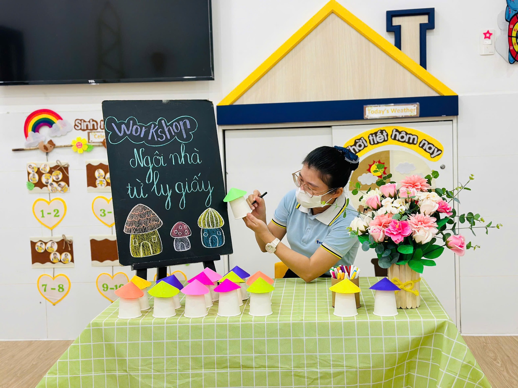 Hoạt động tạo hình Ngôi nhà từ ly giấy